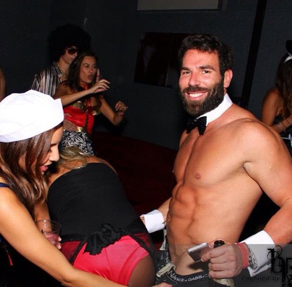 Ο βασιλιάς του Ιnstagram: Οπλα, πάρτι οργίων σε ελικόπτερα και αεροπλάνα, χλιδή και βία [εικόνες & βίντεο] | iefimerida.gr 28