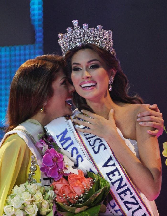 Η αλήθεια για τις καλλονές τις Βενεζουέλας: Τα «εργοστάσια ομορφιάς» που φτιάχνουν τις τέλειες γυναίκες με ιμάντες στη μέση, εγχειρήσεις αφαίρεσης εντέρου και ράβοντας γλώσσες [εικόνες] | iefimerida.gr 30