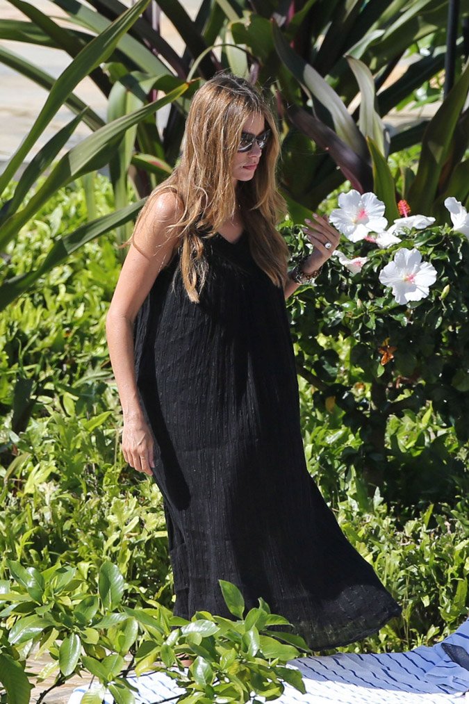 Η Σοφία Βεργκάρα με καυτά μαγιό στη Χαβάη [εικόνες] | iefimerida.gr 3