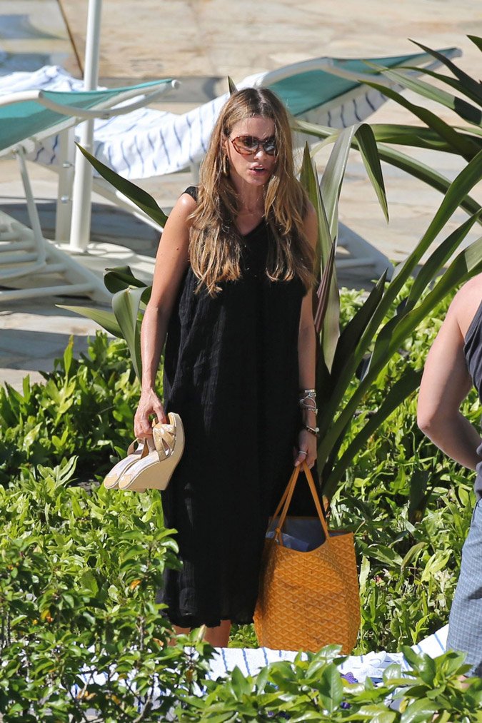 Η Σοφία Βεργκάρα με καυτά μαγιό στη Χαβάη [εικόνες] | iefimerida.gr 4