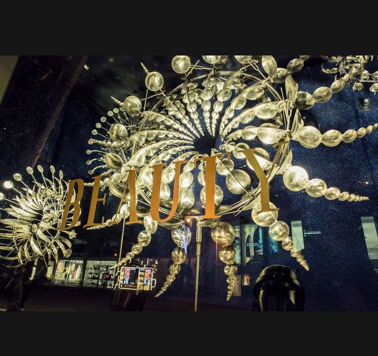 Oι ομορφότερες χριστουγεννιάτικες βιτρίνες του κόσμου βρίσκονται στη Νέα Υόρκη -Λάμψη, χλιδή, τέχνη [εικόνες] | iefimerida.gr 6