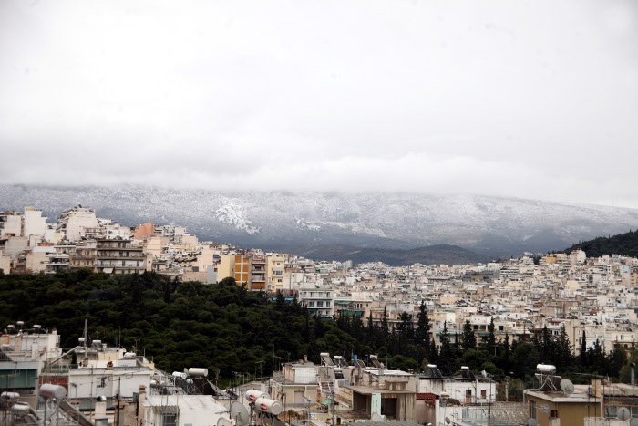 Το έστρωσε στην Αττική -Στα λευκά τα βόρεια προάστια, μέχρι χαμηλά το χιόνι σε Υμηττό και Πάρνηθα [εικόνες] | iefimerida.gr 1