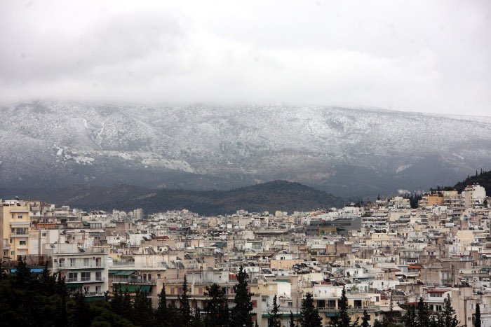 Το έστρωσε στην Αττική -Στα λευκά τα βόρεια προάστια, μέχρι χαμηλά το χιόνι σε Υμηττό και Πάρνηθα [εικόνες] | iefimerida.gr 4