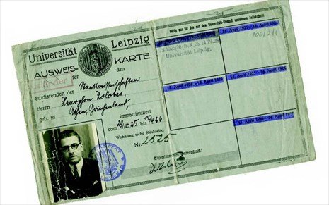 Στο σύμπαν του αξιότιμου καθηγητή Ζολώτα -Μια έκθεση προσωπική, πολιτική, οικονομική [εικόνες] | iefimerida.gr 4