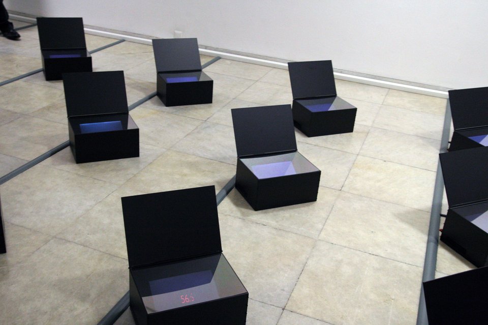 Δανάη Στράτου: Η διάσημη εικαστικός με ρίζες από μεγάλο τζάκι της Πάτρας, σύζυγος του Γιάννη Βαρουφάκη [εικόνες] | iefimerida.gr 4