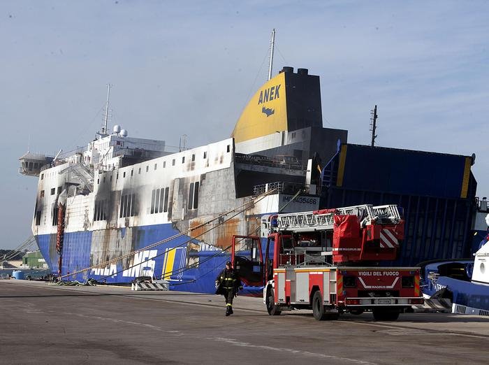 Ετσι είναι σήμερα το Norman Atlantic - «Καπνίζει» ακόμη το μοιραίο πλοίο [εικόνες] | iefimerida.gr 0