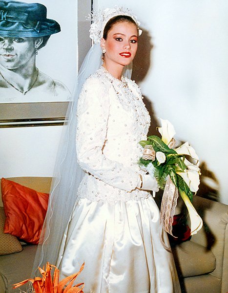 Οταν η Σοφία Βεργκάρα ντυνόταν για πρώτη φορά νύφη -Μόλις 18 ετών [εικόνες] | iefimerida.gr 0