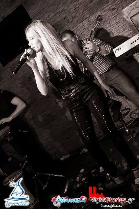 Υποψήφια βουλευτής στον Γκλέτσο από παίκτρια ριάλιτι [εικόνες] | iefimerida.gr 6