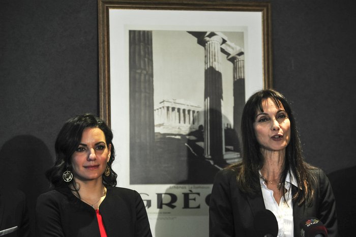 Οταν η όμορφη Ολγα παρέδωσε στην ωραία Ελενα το υπουργείο τουρισμού [εικόνες] | iefimerida.gr 0