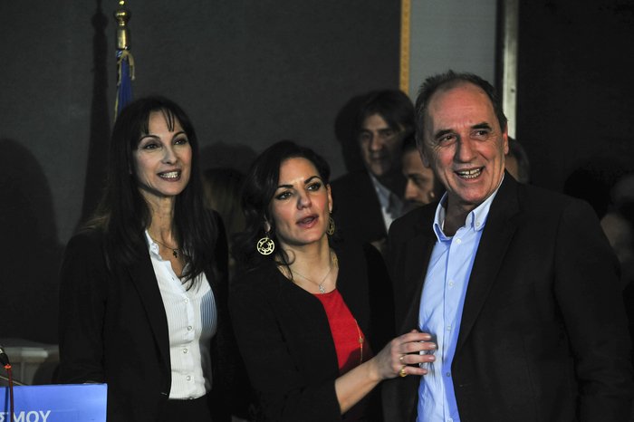 Η Ολγα Κεφαλογιάννη δεν μπορεί να πάρει τα χέρια της πάνω από τον ξεκαρδισμένο Σταθάκη [εικόνες] | iefimerida.gr 1