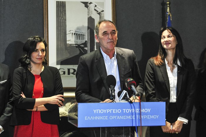 Οταν η όμορφη Ολγα παρέδωσε στην ωραία Ελενα το υπουργείο τουρισμού [εικόνες] | iefimerida.gr 7