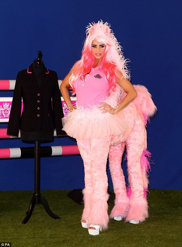 Τα κορίτσια της «Σελίδας 3» της Sun -Ολες οι καλλονές που πέταξαν τα σουτιέν τους και πόζαραν για  την πιο θρυλική ανδρική στήλη [εικόνες] | iefimerida.gr 8