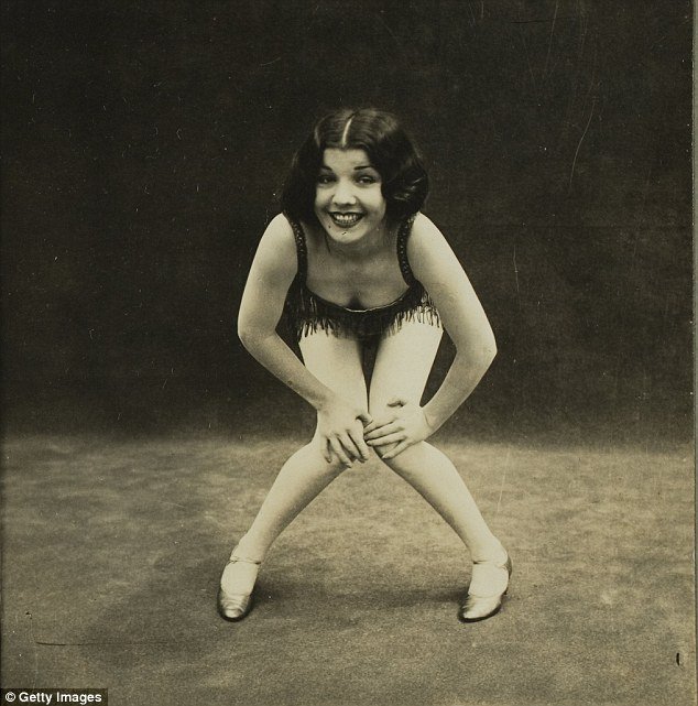 Αθλητικό, με καμπύλες, μονοκόμματο: Το «τέλειο σώμα» ανά τις δεκαετίες, από την Μονρόε στην Μπιγιονσέ [εικόνες] | iefimerida.gr 3