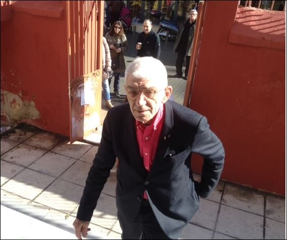 Πώς αντέδρασε ο Γιάννης Μπουτάρης όταν κάποιος του φώναξε «ζήτω ο βασιλιάς» [εικόνες&βίντεο] | iefimerida.gr 0