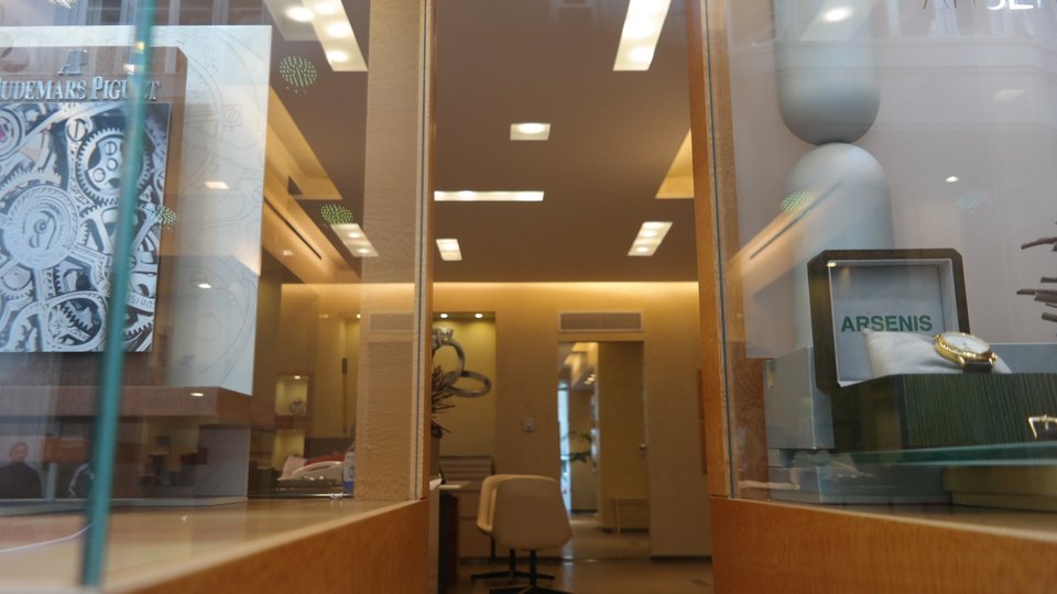 Διαρρήκτες «χτύπησαν» γνωστό κοσμηματοπωλείο στο κέντρο της Αθήνας -Λεία δεκάδων χιλιάδων ευρώ [εικόνες] | iefimerida.gr 3