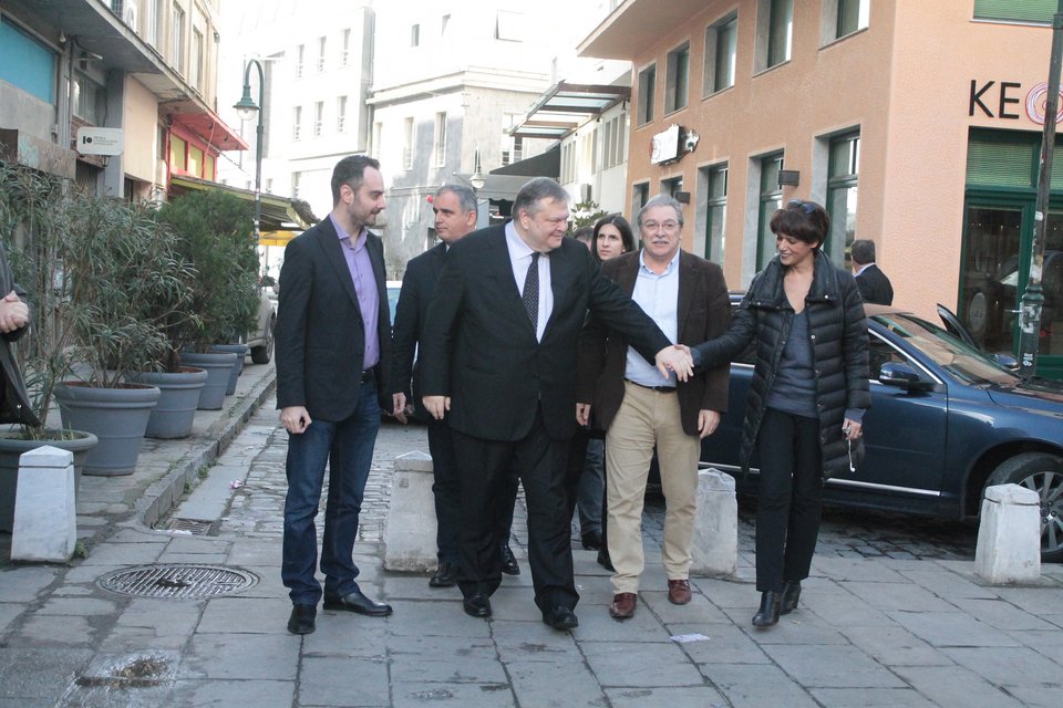 Σε ουζερί στα Λαδάδικα ο Βενιζέλος -Χαλαρές στιγμές πριν από τις εκλογές [εικόνες] | iefimerida.gr 0