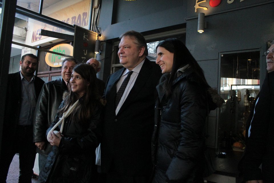 Σε ουζερί στα Λαδάδικα ο Βενιζέλος -Χαλαρές στιγμές πριν από τις εκλογές [εικόνες] | iefimerida.gr 1