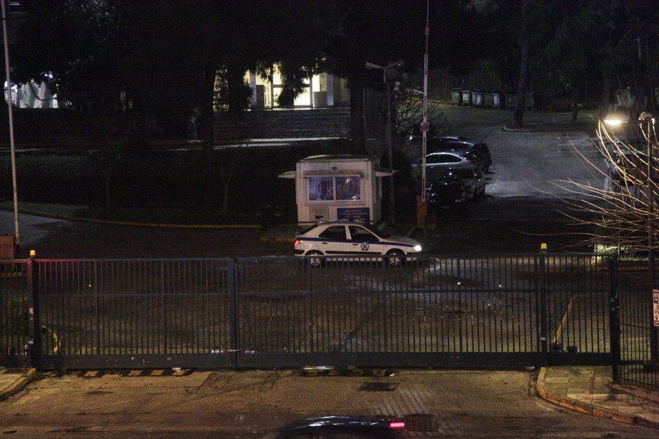  Η Ζωή Κωνσταντοπούλου έξω από το Ραδιομέγαρο: «Θα ξανανοίξουμε την ΕΡΤ» [εικόνες] | iefimerida.gr 3