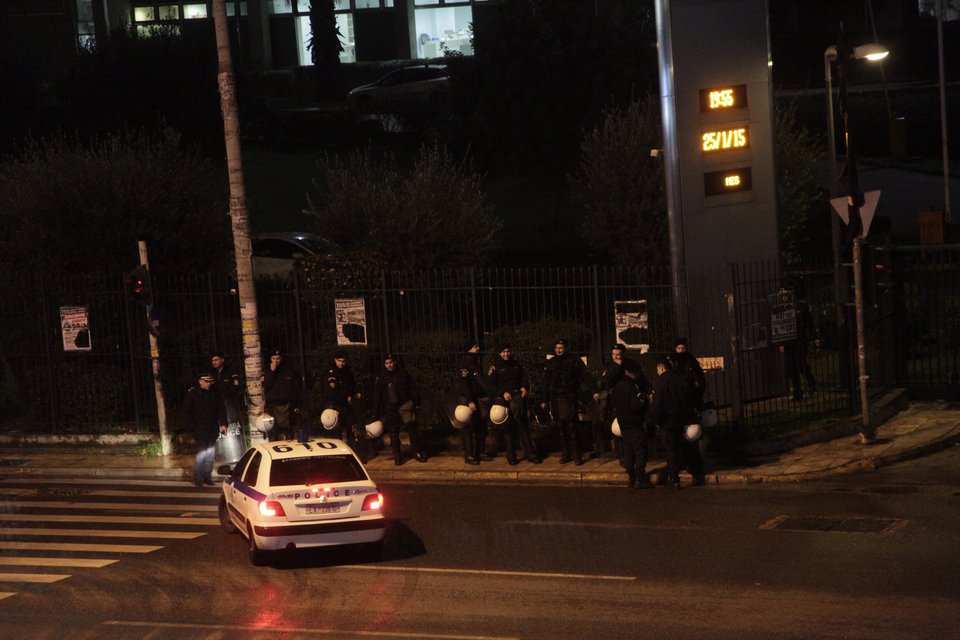  Η Ζωή Κωνσταντοπούλου έξω από το Ραδιομέγαρο: «Θα ξανανοίξουμε την ΕΡΤ» [εικόνες] | iefimerida.gr 1