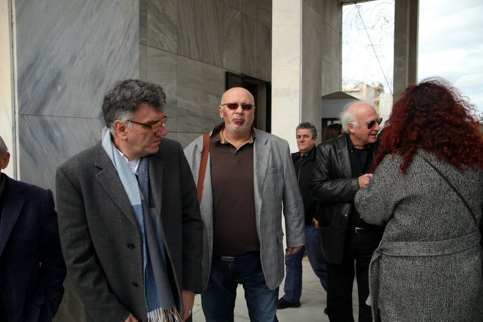 Aθάνατος! Συγκίνηση και πλήθος κόσμου στο τελευταίο «αντίο» στον Ντέμη Ρούσσο [εικόνες] | iefimerida.gr 9