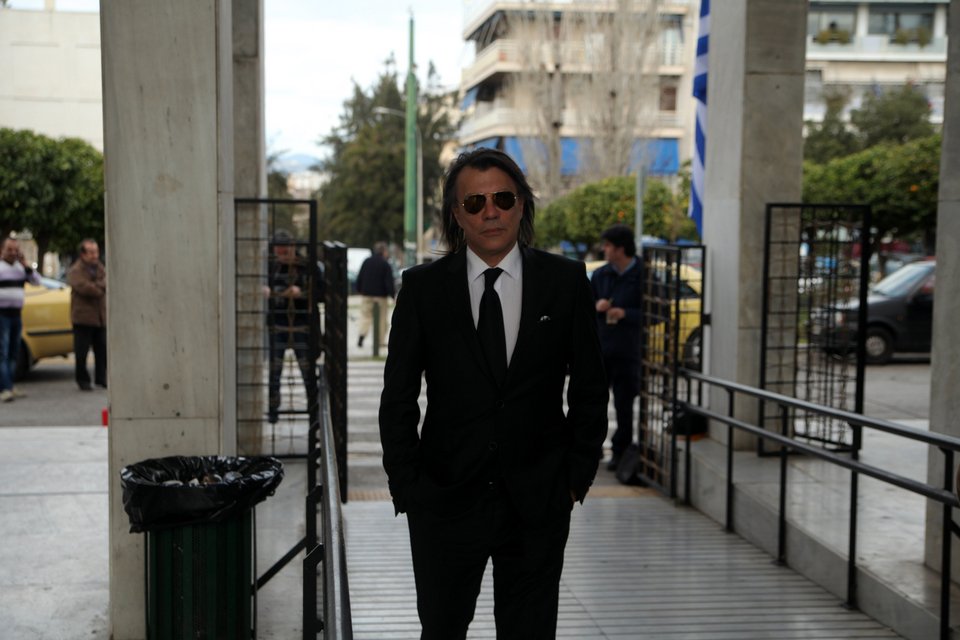 Aθάνατος! Συγκίνηση και πλήθος κόσμου στο τελευταίο «αντίο» στον Ντέμη Ρούσσο [εικόνες] | iefimerida.gr 10