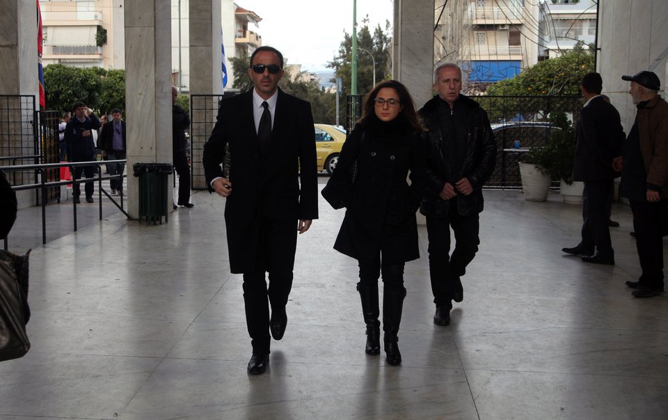 Aθάνατος! Συγκίνηση και πλήθος κόσμου στο τελευταίο «αντίο» στον Ντέμη Ρούσσο [εικόνες] | iefimerida.gr 11