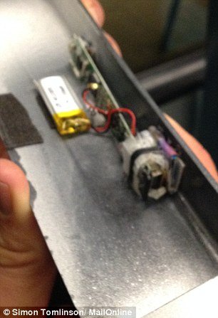 Καρέ-καρέ η νέα κομπίνα απατεώνων: Ετσι παγιδεύουν τα ΑΤΜ και αδειάζουν τους λογαριασμούς [εικόνες] | iefimerida.gr 2