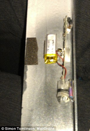 Καρέ-καρέ η νέα κομπίνα απατεώνων: Ετσι παγιδεύουν τα ΑΤΜ και αδειάζουν τους λογαριασμούς [εικόνες] | iefimerida.gr 1