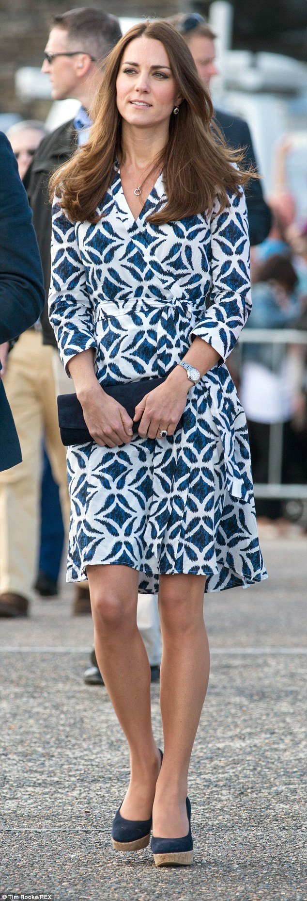 Το φαινόμενο Κέιτ: Πώς η Μίντλετον από χωριατοπούλα με κόκκινα μάγουλα έγινε θεά του στιλ -Καρέ καρέ η στιλιστική της εξέλιξη [εικόνα] | iefimerida.gr 33