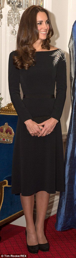 Το φαινόμενο Κέιτ: Πώς η Μίντλετον από χωριατοπούλα με κόκκινα μάγουλα έγινε θεά του στιλ -Καρέ καρέ η στιλιστική της εξέλιξη [εικόνα] | iefimerida.gr 36