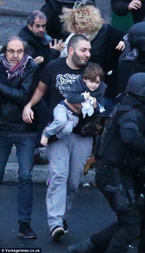 Ομηροι μέσα στα ψυγεία του εβραϊκού παντοπωλείου: Ετσι γλίτωσαν από τις σφαίρες του εκτελεστή στο Παρίσι [εικόνες]  | iefimerida.gr 5