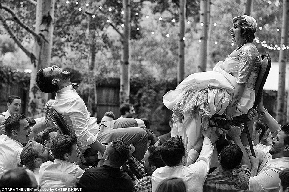 Οι πιο θεαματικές, ρομαντικές αλλά και αναιδείς φωτογραφίες γάμου της χρονιάς [εικόνες] | iefimerida.gr 24