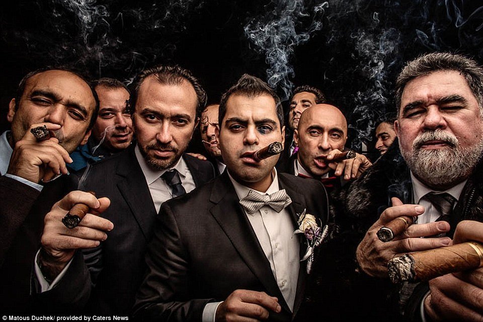 Οι πιο θεαματικές, ρομαντικές αλλά και αναιδείς φωτογραφίες γάμου της χρονιάς [εικόνες] | iefimerida.gr 1