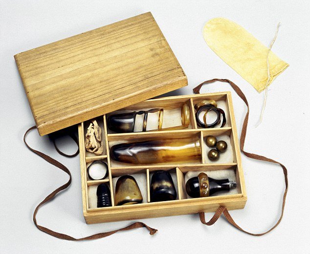 Η ιστορία των σεξουαλικών βοηθημάτων: Από την αρχαιότητα μέχρι σήμερα [εικόνες] | iefimerida.gr 4