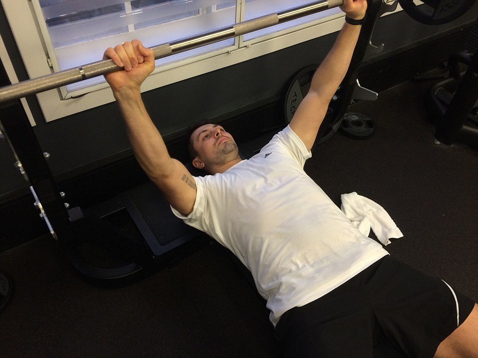 Πώς ένας μέσος άνδρας μπορεί να αποκτήσει το κορμί των ονείρων του σε 8 εβδομάδες [εικόνες] | iefimerida.gr 3