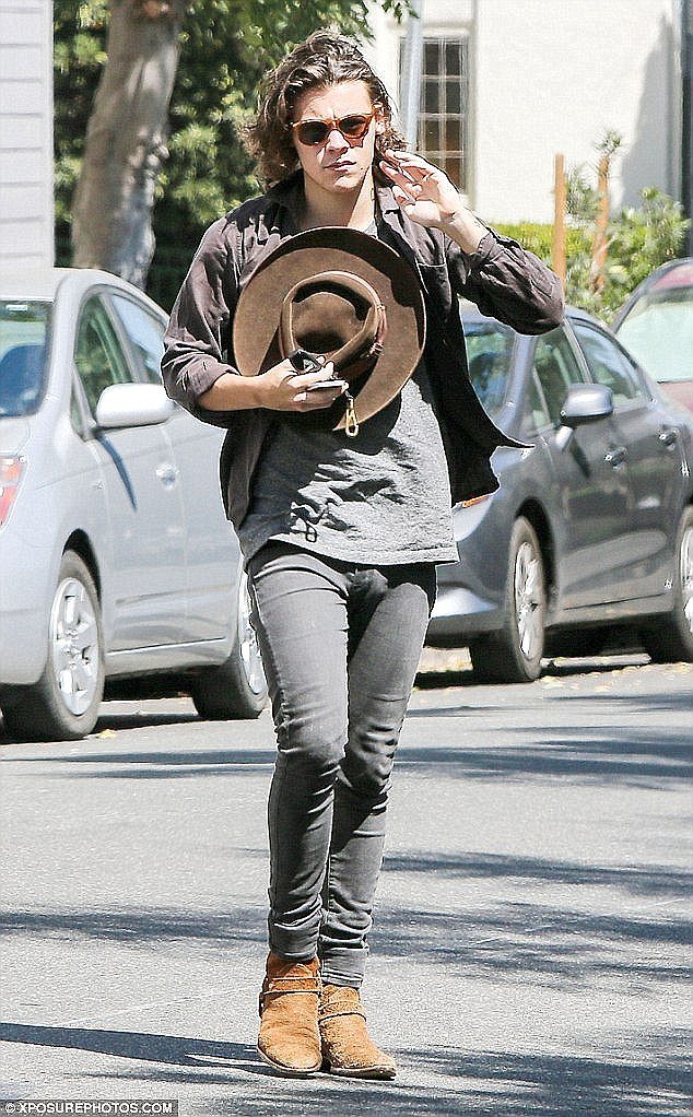 Αυτό είναι το τζιν που κλέβουν τελευταία μανιωδώς οι άνδρες από τις γυναίκες τους [εικόνες] | iefimerida.gr 2