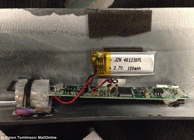 Καρέ-καρέ η νέα κομπίνα απατεώνων: Ετσι παγιδεύουν τα ΑΤΜ και αδειάζουν τους λογαριασμούς [εικόνες] | iefimerida.gr 0