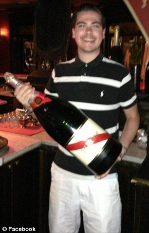 Ο 24χρονος που κατέκλεψε τους πάντες: Επεισε όλους ότι ήταν ο νέος «Λύκος της Wall Street» -Δεν ήταν παρά ένας χασάπης που ζούσε με τη μαμά του [εικόνες] | iefimerida.gr 6