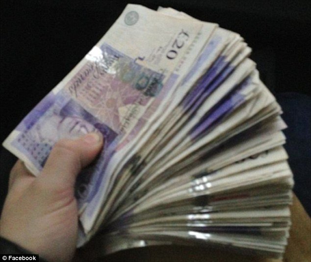 Ο 24χρονος που κατέκλεψε τους πάντες: Επεισε όλους ότι ήταν ο νέος «Λύκος της Wall Street» -Δεν ήταν παρά ένας χασάπης που ζούσε με τη μαμά του [εικόνες] | iefimerida.gr 5