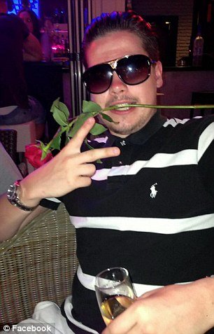 Ο 24χρονος που κατέκλεψε τους πάντες: Επεισε όλους ότι ήταν ο νέος «Λύκος της Wall Street» -Δεν ήταν παρά ένας χασάπης που ζούσε με τη μαμά του [εικόνες] | iefimerida.gr 7