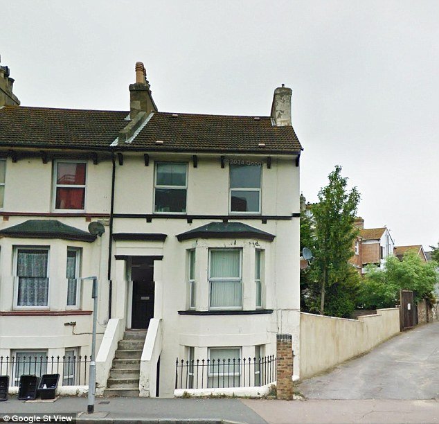 Ο 24χρονος που κατέκλεψε τους πάντες: Επεισε όλους ότι ήταν ο νέος «Λύκος της Wall Street» -Δεν ήταν παρά ένας χασάπης που ζούσε με τη μαμά του [εικόνες] | iefimerida.gr 11