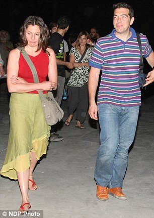 Daily Mail: Μπέτυ Μπαζιάνα, o πραγματικός επαναστάτης της οικογένειας Τσίπρα [εικόνες] | iefimerida.gr 3