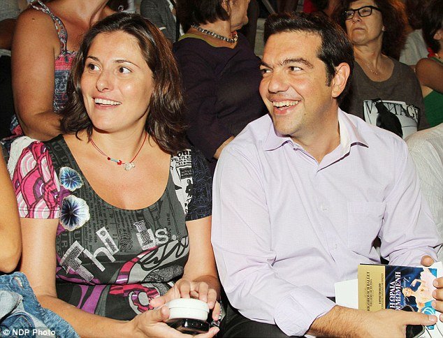 Daily Mail: Μπέτυ Μπαζιάνα, o πραγματικός επαναστάτης της οικογένειας Τσίπρα [εικόνες] | iefimerida.gr 4