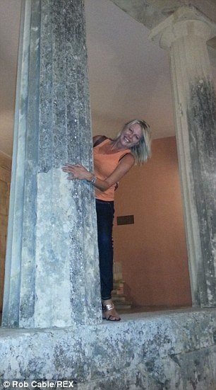 49χρονη Βρετανή βγήκε στο eBay και ψάχνει Ελληνα κούκλο για σχέση [εικόνες] | iefimerida.gr 3