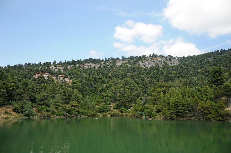 Η άγνωστη λίμνη «έκπληξη» σε απόσταση μισής ώρας από την Ομόνοια -Δημιουργήθηκε κατά... λάθος και θυμίζει Αλπεις [εικόνες] | iefimerida.gr 1