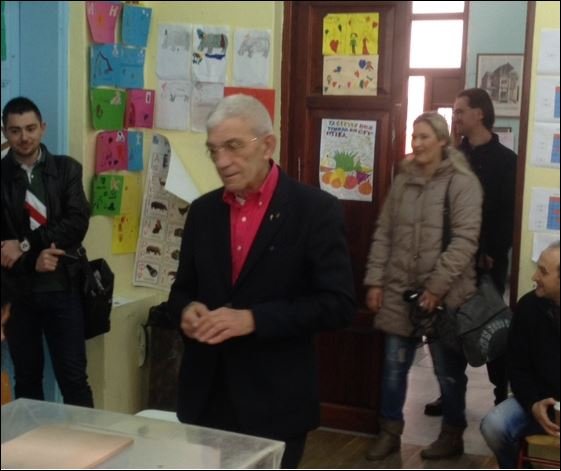 Πώς αντέδρασε ο Γιάννης Μπουτάρης όταν κάποιος του φώναξε «ζήτω ο βασιλιάς» [εικόνες&βίντεο] | iefimerida.gr 2