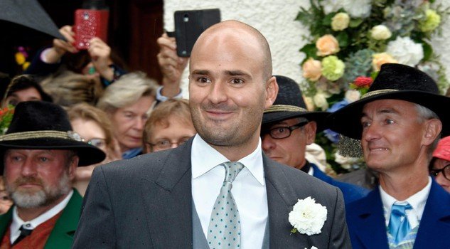 Ο πλουσιότερος ευγενής της Ευρώπης -Ο 31χρονος καλλονός πρίγκιπας που δεν έχει... χώρα να διοικήσει [εικόνες]  | iefimerida.gr 1