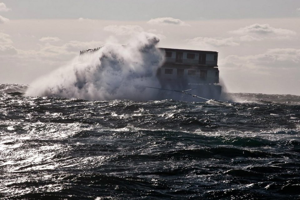 Τι γίνονται τα τρένα όταν γεράσουν -Καρέ καρέ πώς καταλήγουν τα πολυτελή βαγόνια στο βυθό του Ατλαντικού [εικόνες] | iefimerida.gr 11