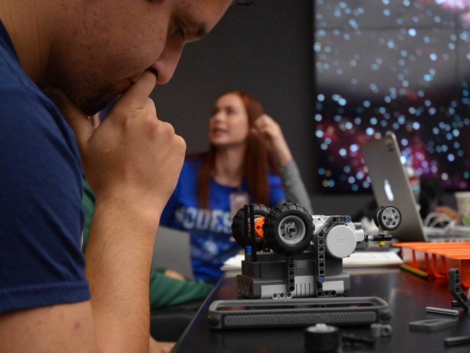 Σπουδές που εξασφαλίζουν σίγουρους και καλούς μισθούς -Ποιοι είναι οι 15 κλάδοι [λίστα] | iefimerida.gr 7