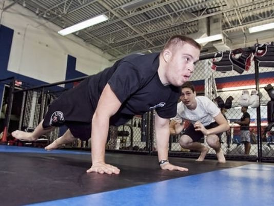 Ο πρώτος παλαιστής και προπονητής ΜΜΑ με σύνδρομο Down: Η συγκινητική ιστορία του Γκάρετ [εικόνες&βίντεο] | iefimerida.gr 4